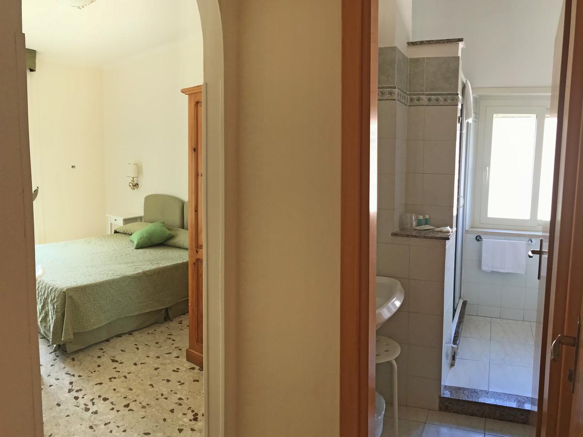 Villa Del Sole Terracina Eksteriør billede