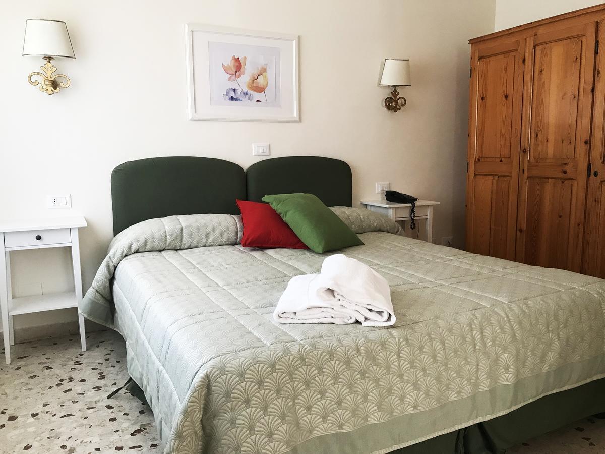 Villa Del Sole Terracina Eksteriør billede